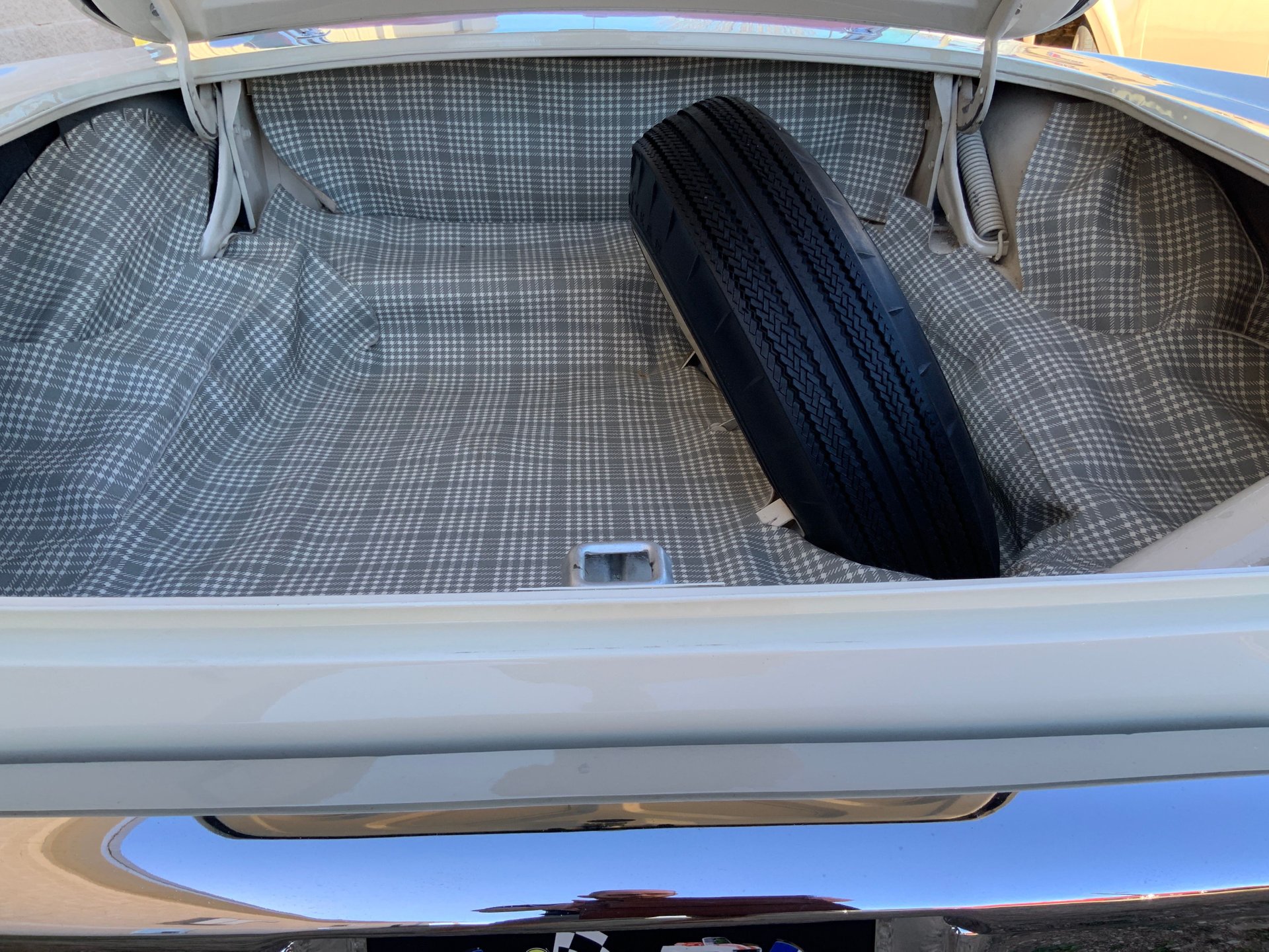 1957 Ford Thunderbird - Image 18